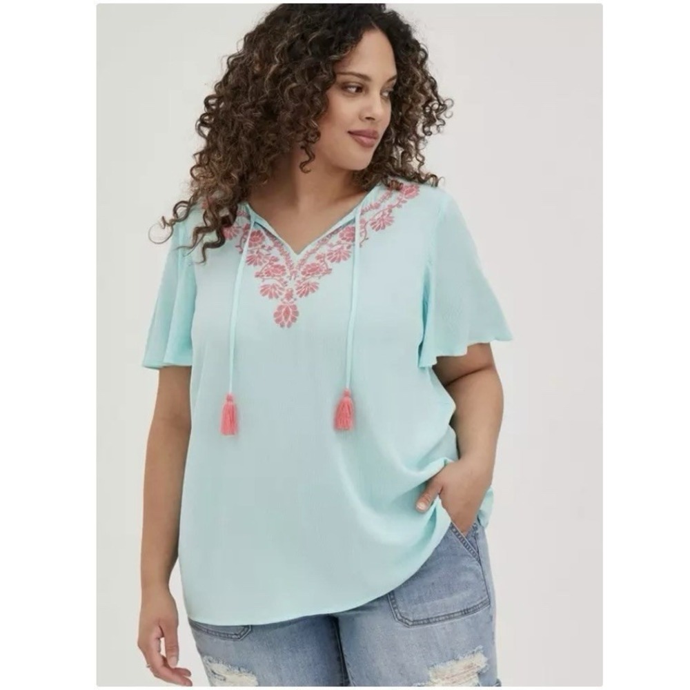 Torrid Embroidered Light Blue Crinkle Gauze Lightweight Tassels Blouse Size 2X